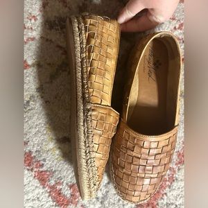 Patricia Nash woven slides 8.5